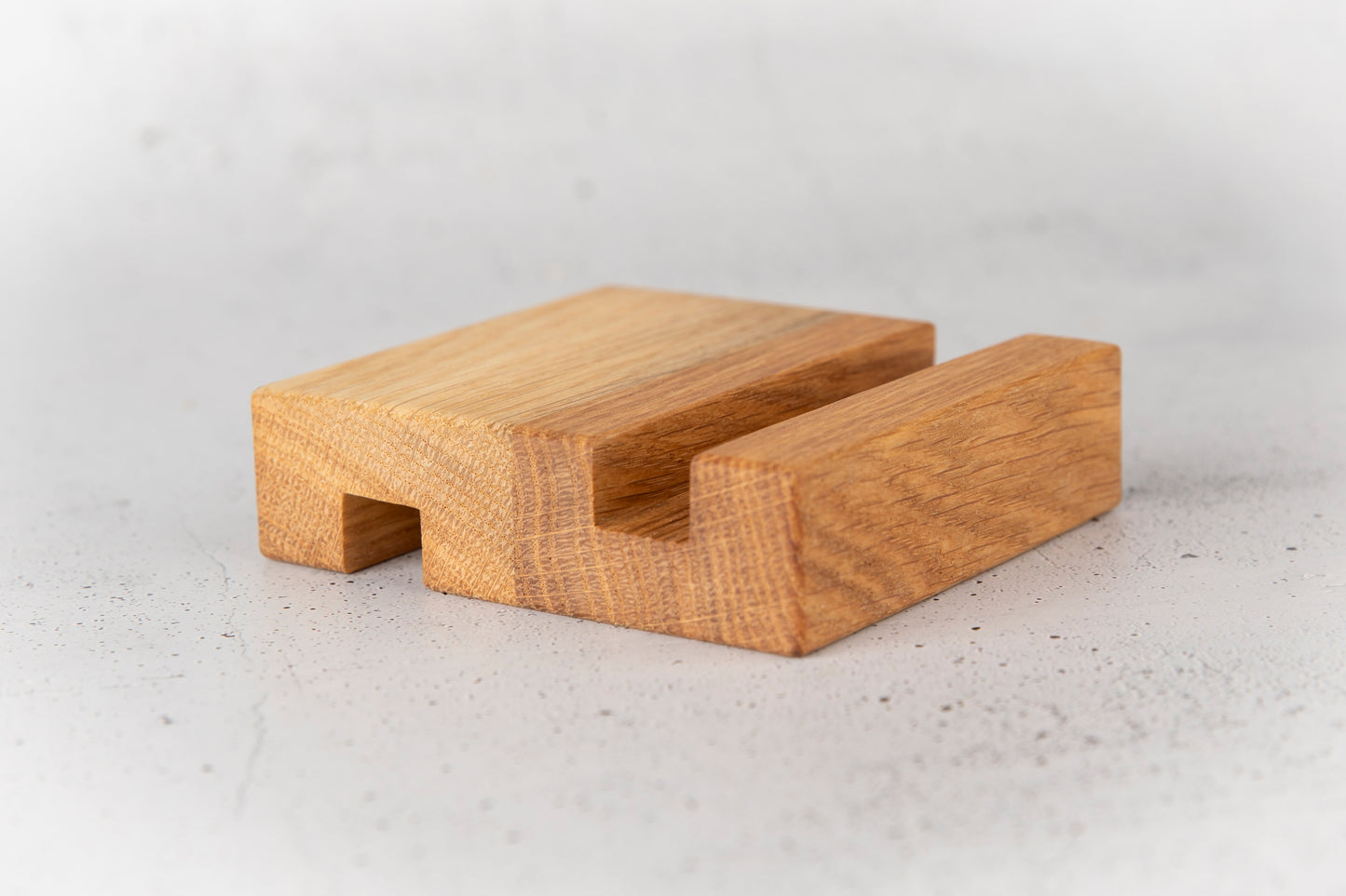 Kreativspur, Smartphonehalter aus Holz, Handyhalter aus Eichenholz, 