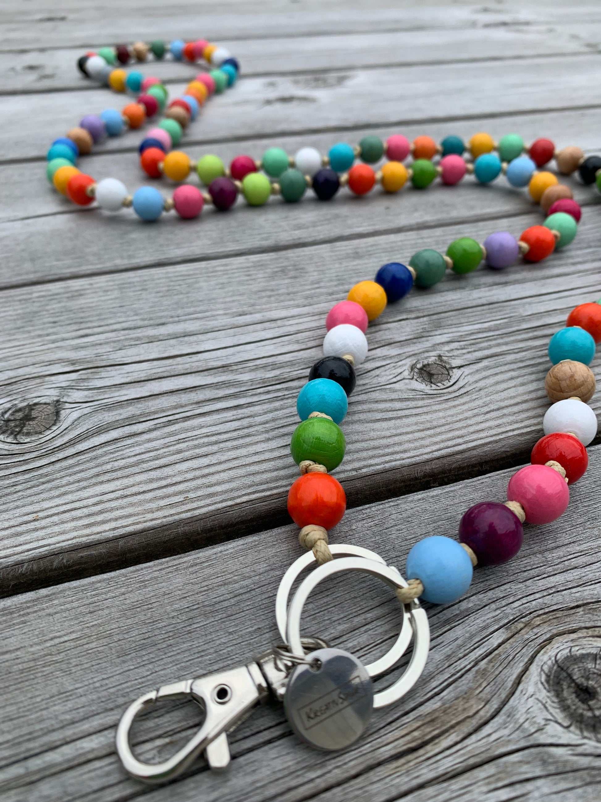 Handykette zum Umhängen für Smartphones. Praktische Handykette für freihändiges Tragen.  Smartphone Kette für unterwegs. Handykette als Umhängetasche für Handy.
Im Onlineshop von Kreativspur